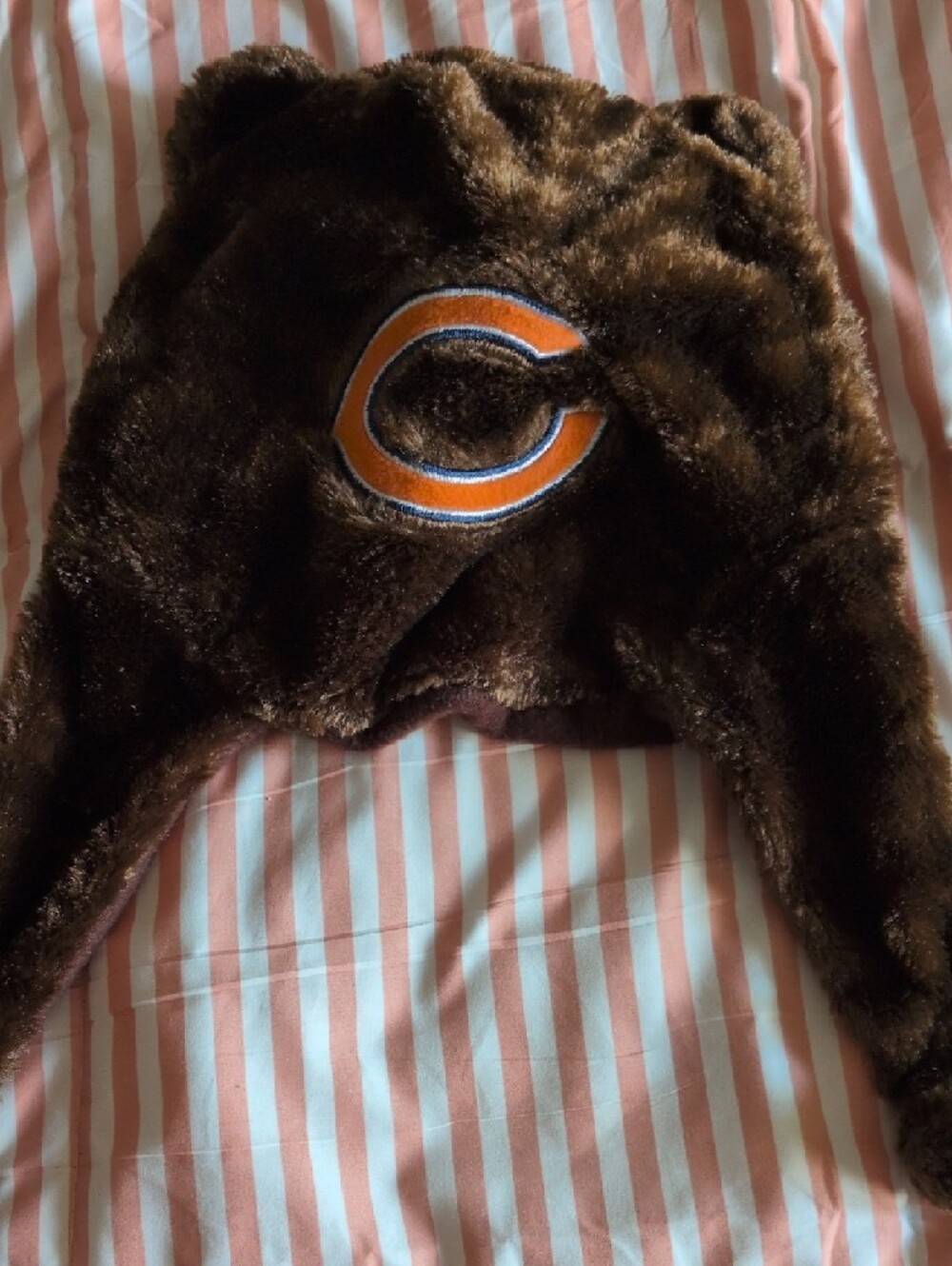 Kids Chicago Bears Brown Bear Plush Earflap Hat - Picture 4 of 5